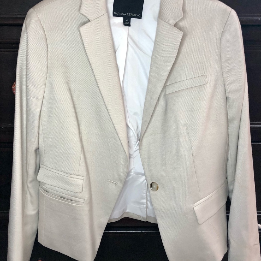 Banana Republic Fitted Wool-Blended Blazer Beige